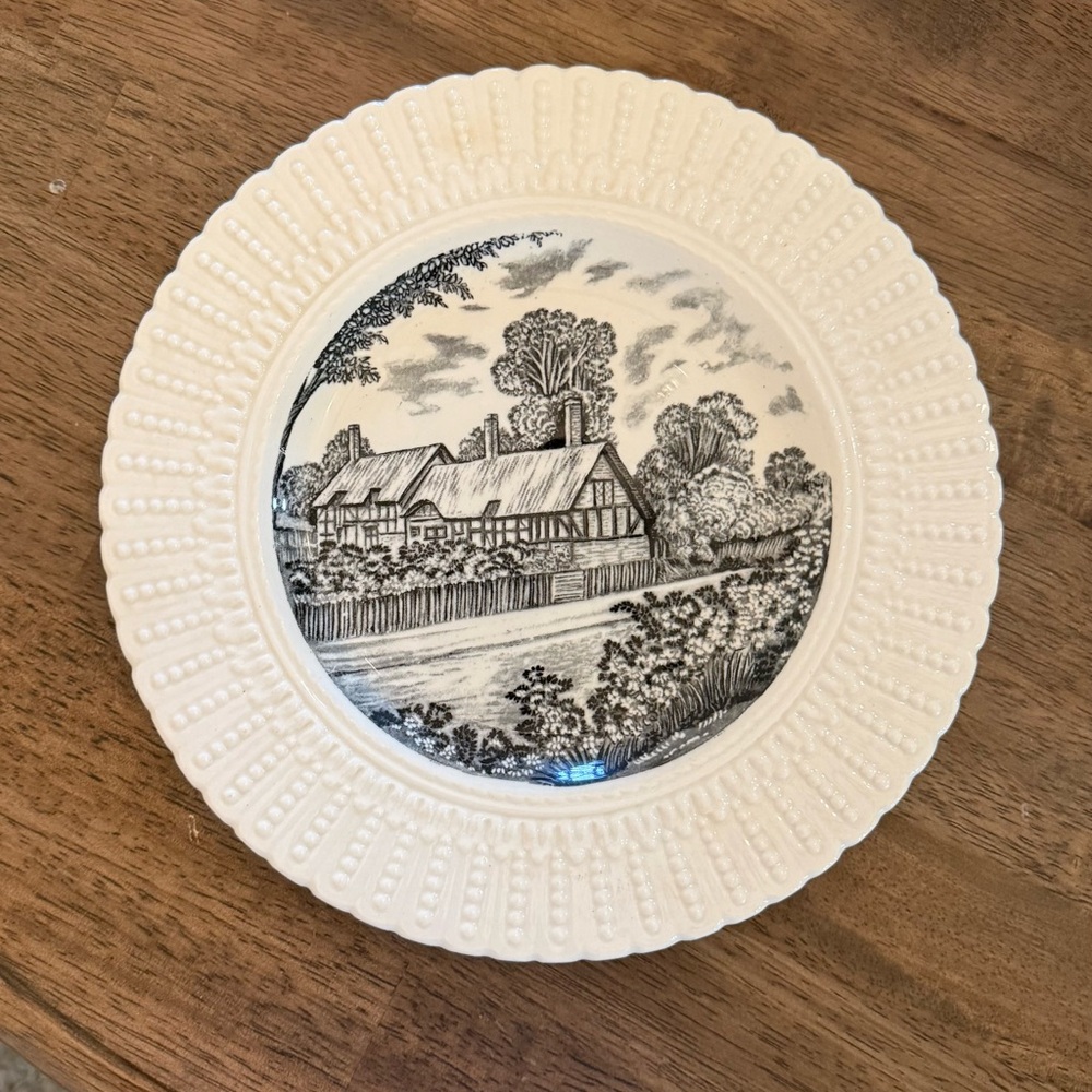 Royal Cauldon England Anne Hathaway's Cottage Dinner Plate 9 1/2" Cream Black